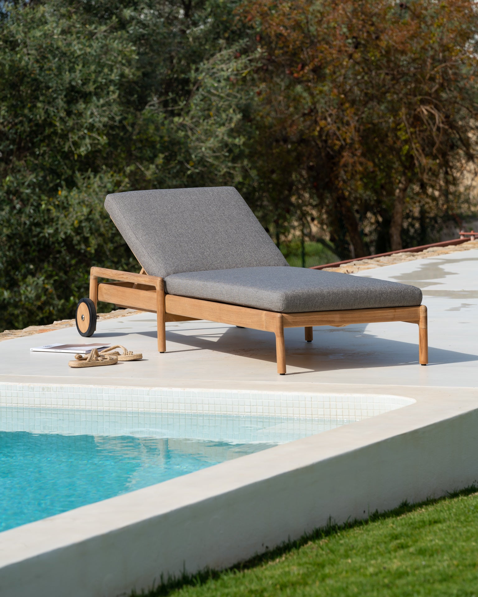 Teak-Jack-outdoor-lounger-cushion-lounger-mocha-Goode-Studio