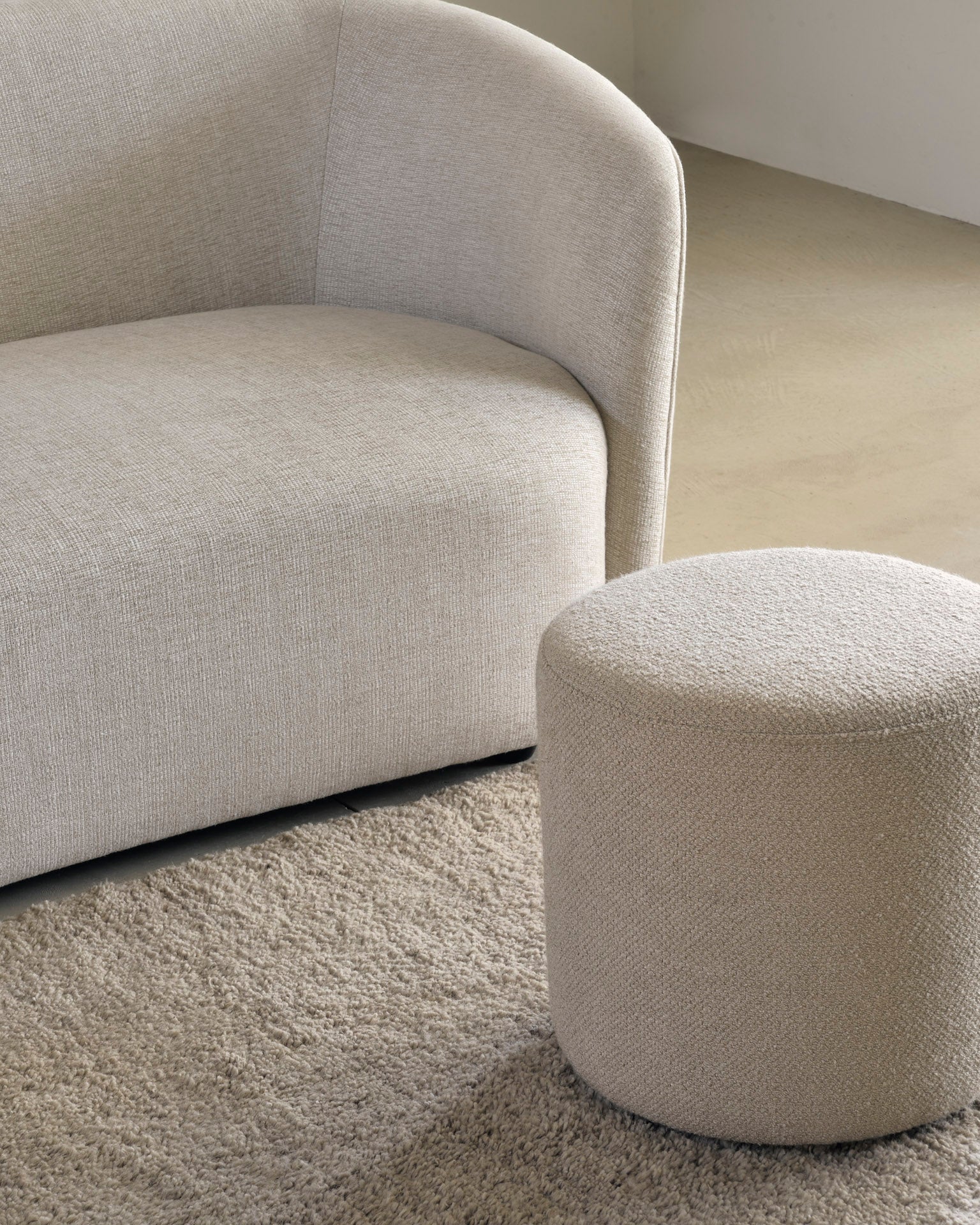 Ellipse-sofa-offwhite-Barrow-pouf-offwhite-Cumin-dunes-rug-Goode-Studio
