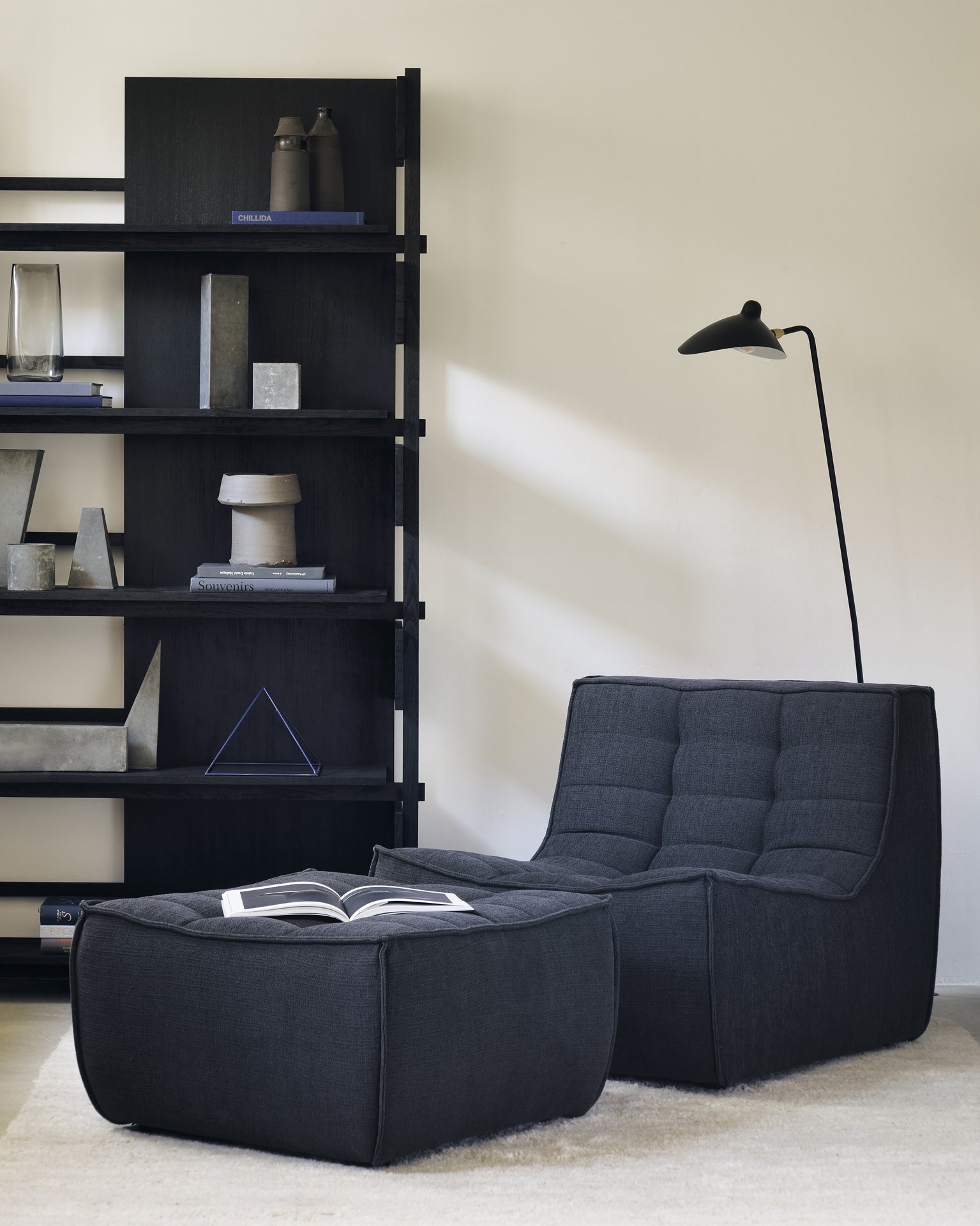 Sofa-N701-footstool-graphite-Sofa-N701-1-seater-graphite-Teak-Abstract-black-rack-Dunes-knot-rug-sand-Goode-Studio