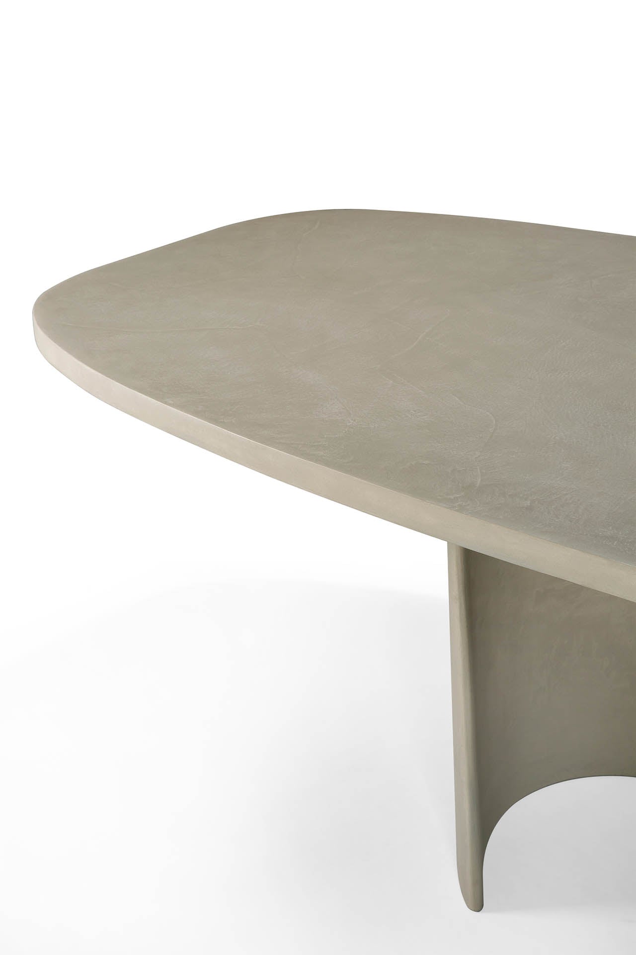 Canyon-outdoor-dining-table-concrete-Light-Grey-oval-cut-Goode-Studio