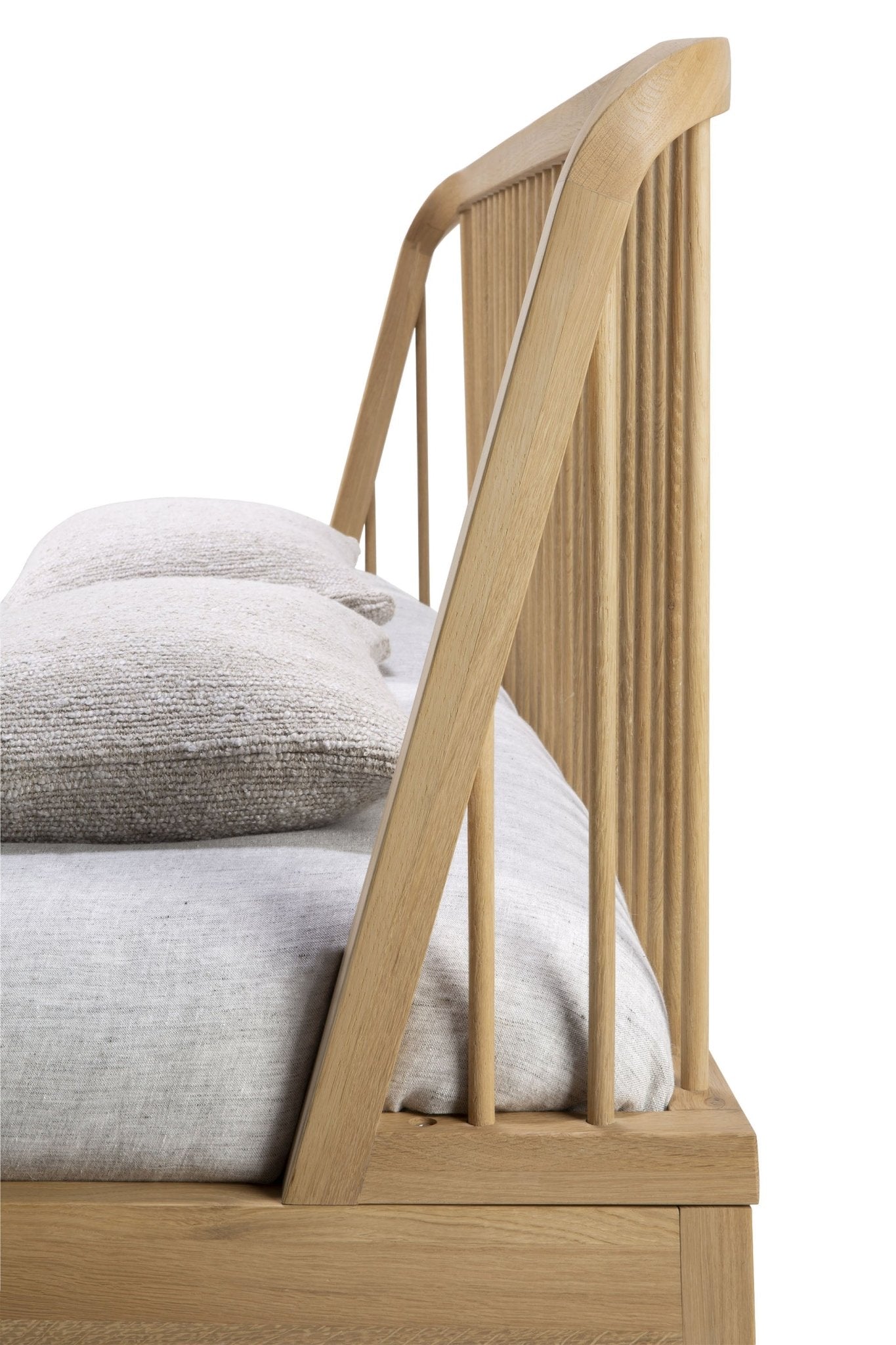 Oak-spindle-bed-Goode-Studio