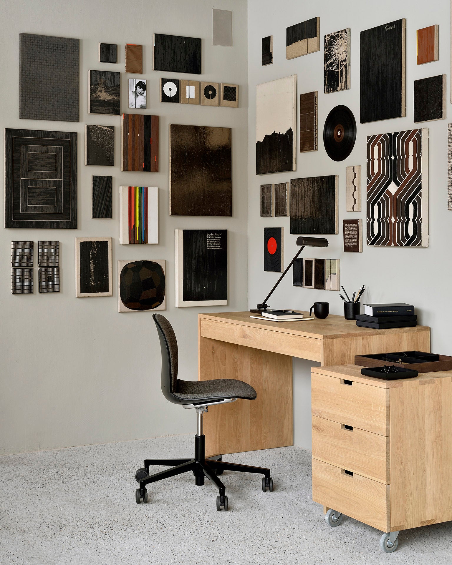 Oak-Wave-desk-Oak-Billy-drawer-unit-Charcoal-desk-organiser-RBM-Noor-office-chair-grey-Goode-Studio