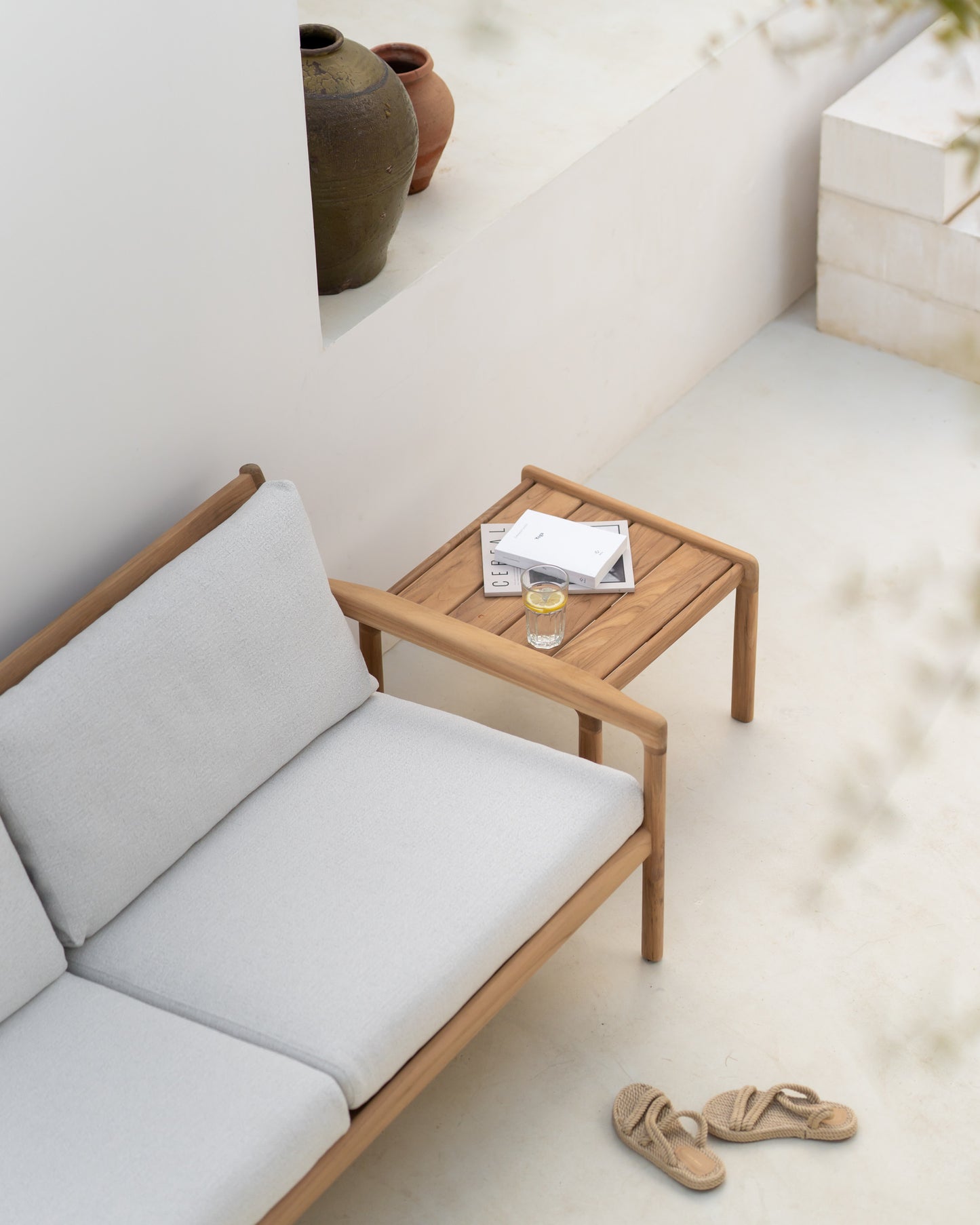 Teak-Jack-outdoor-sofa-offwhite-Teak-Jack-outdoor-side-table-Goode-Studio