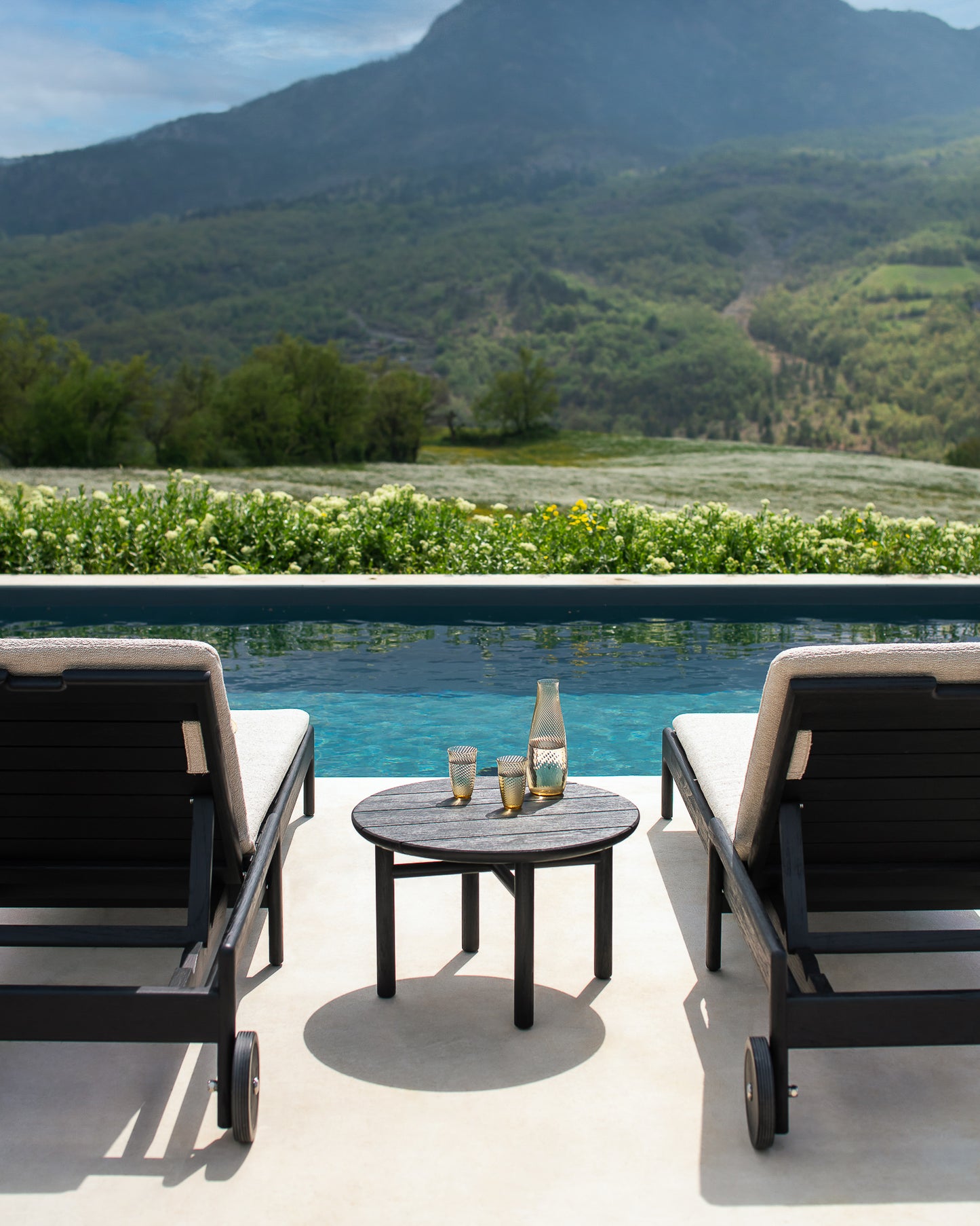 Jack-adjustable-lounger-thin-cushion-natural-Nomad-cushion-cumin-Quatro-side-table-Goode-Studio