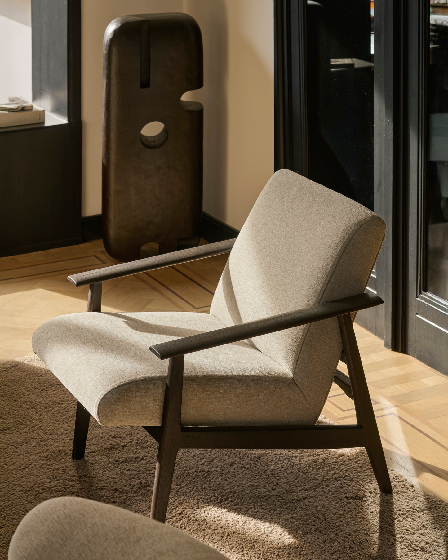 Aspekt-lounge-chair-varnished-teak-dark-brown-Warm-Ash-fabric-Extrusion-Ovoid-sculpture-L-varnished-mahogany-Goode-Studio