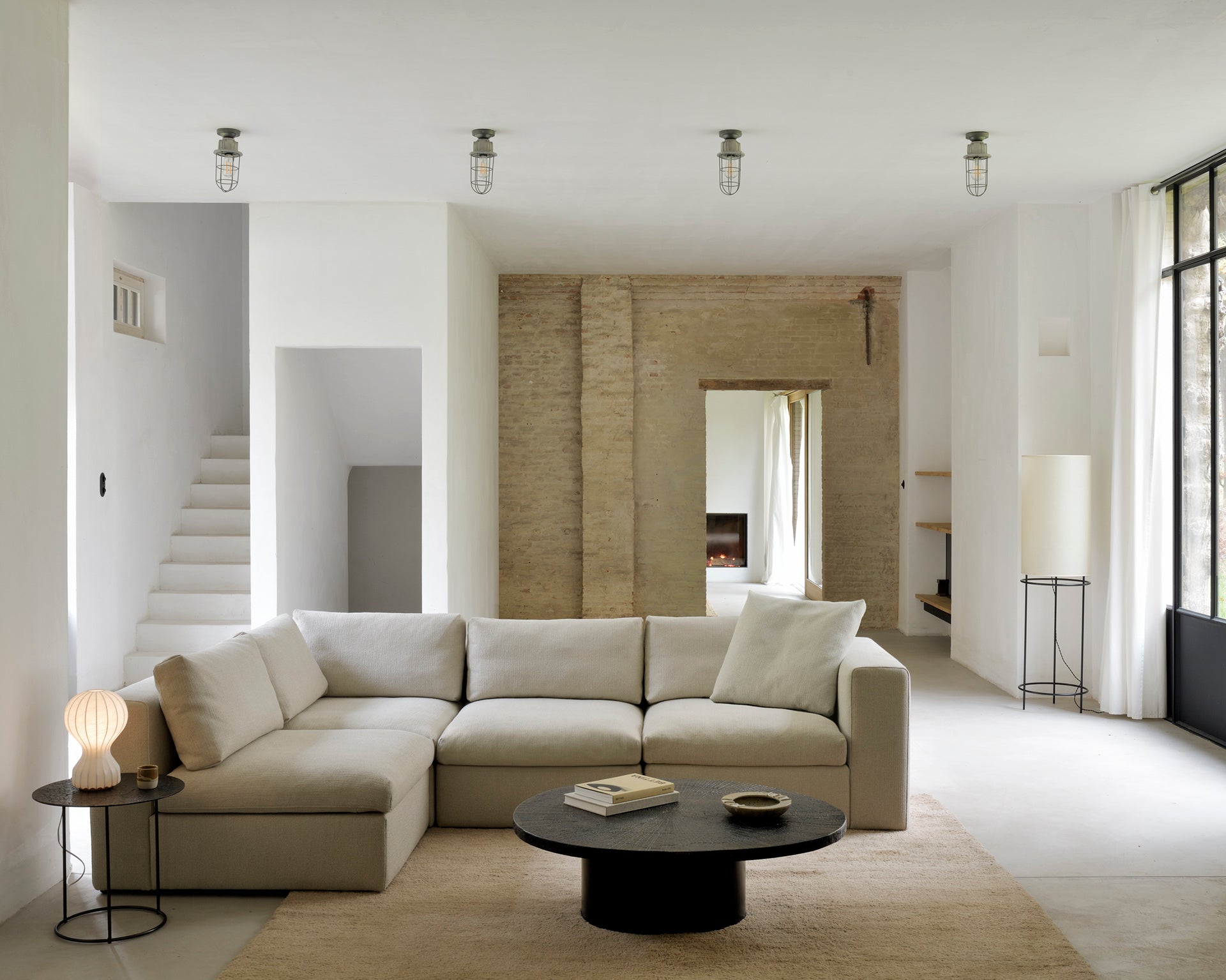 Mellow-sofa-cushion--Celeste-sidetable-Dunes-rug-cumin-Slice-coffeetable-Goode-Studio