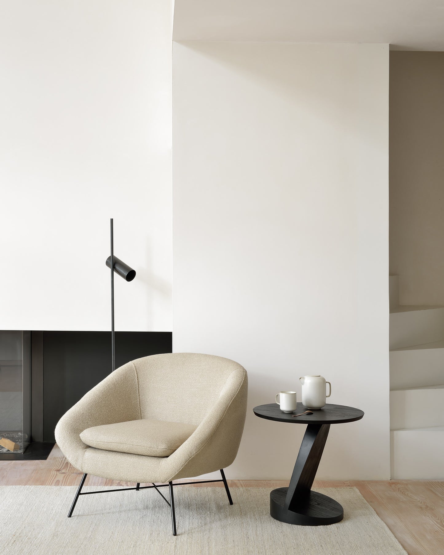 Barrow-lounge-chair-off-white-Teak-Oblic-black-side-table-Goode-Studio