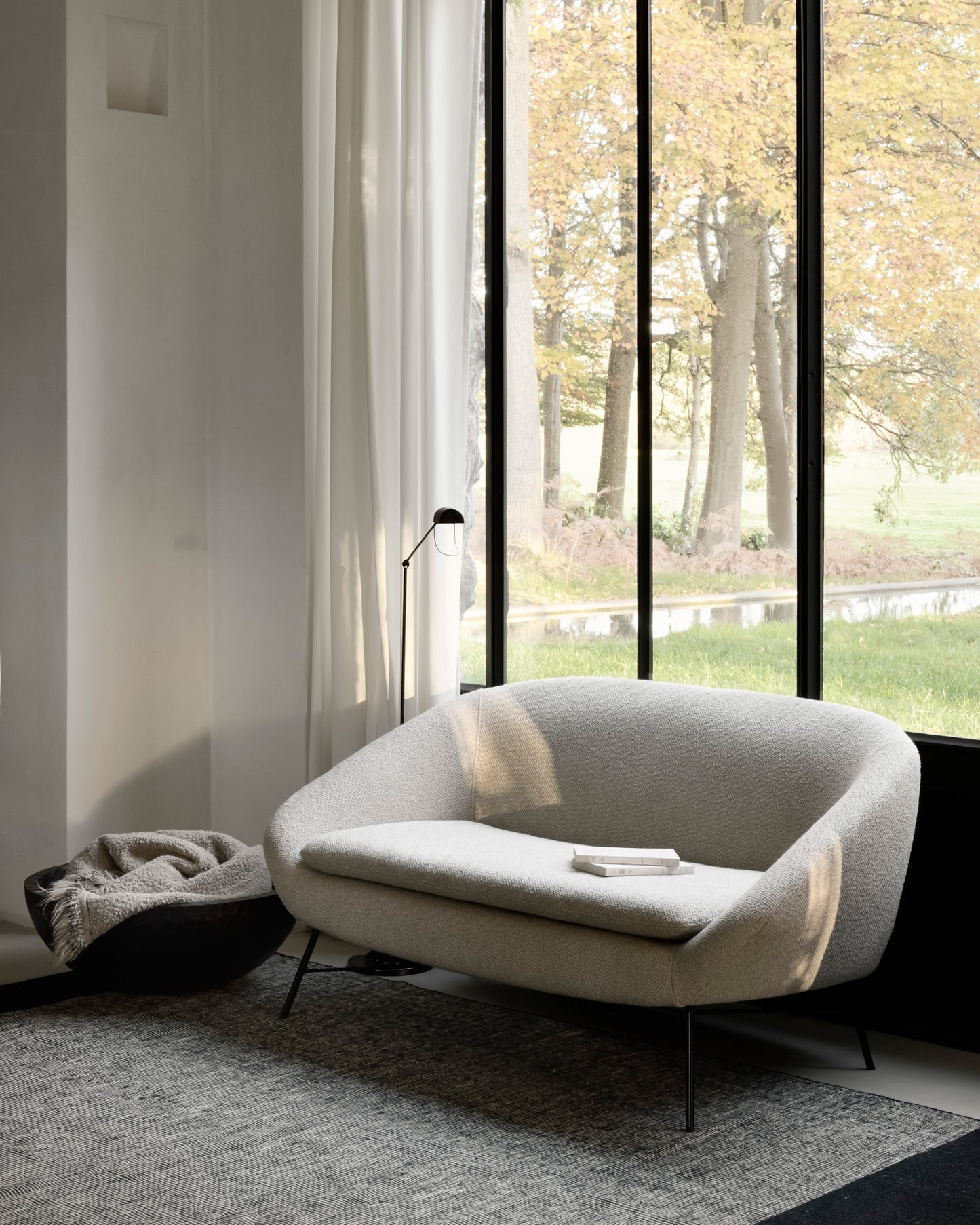 Barrow-sofa-Black-dots-rug-Throw-oat-Chopped-bowl-XL-Goode-Studio