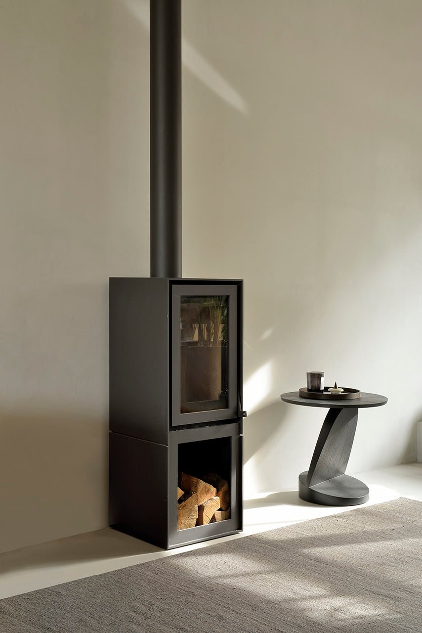 Grey-Nomad-kilim-rug-Teak-Oblic-black-side-table-Goode-Studio