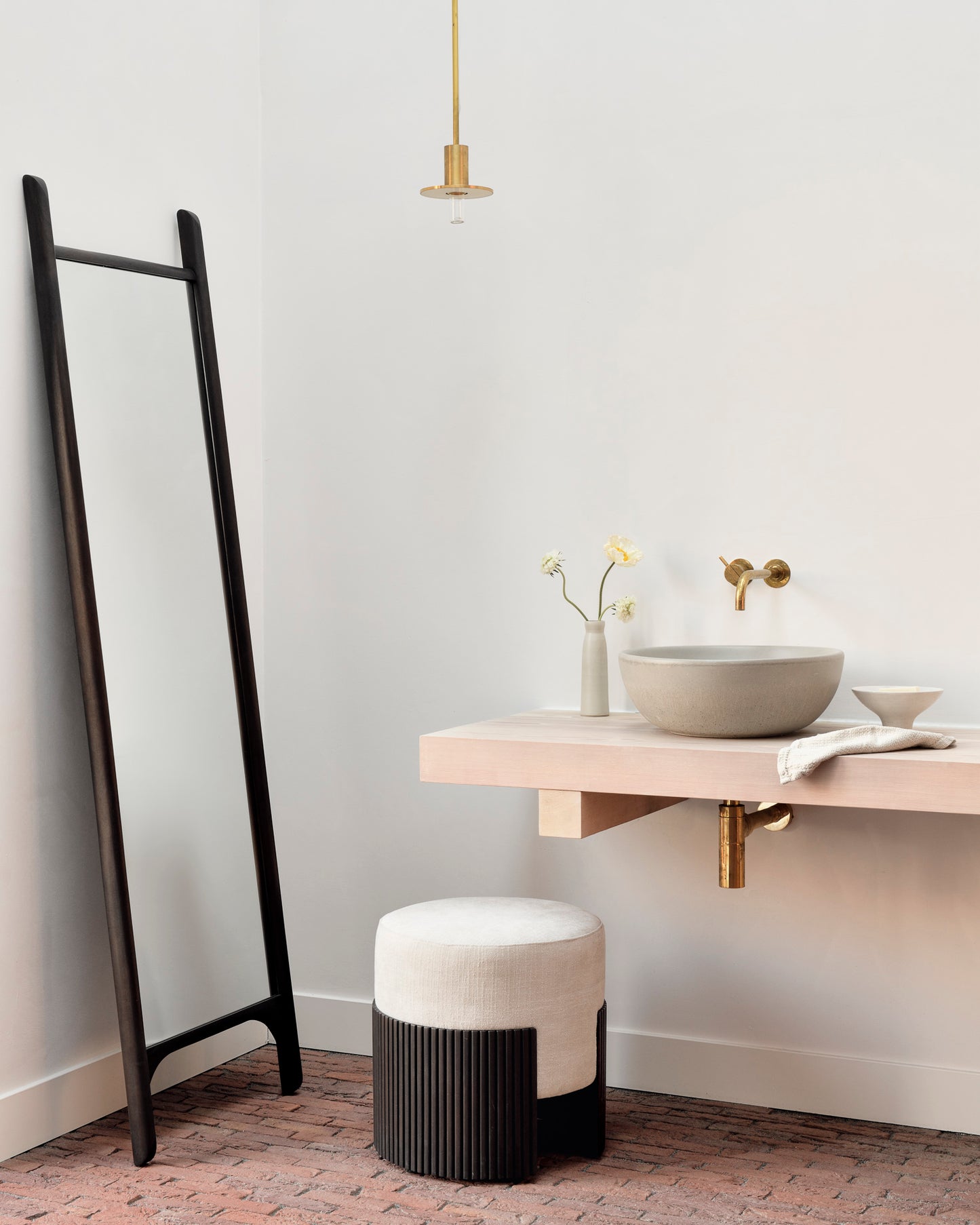PI-floor-mirror-Roller-max-pouf-Goode-Studio