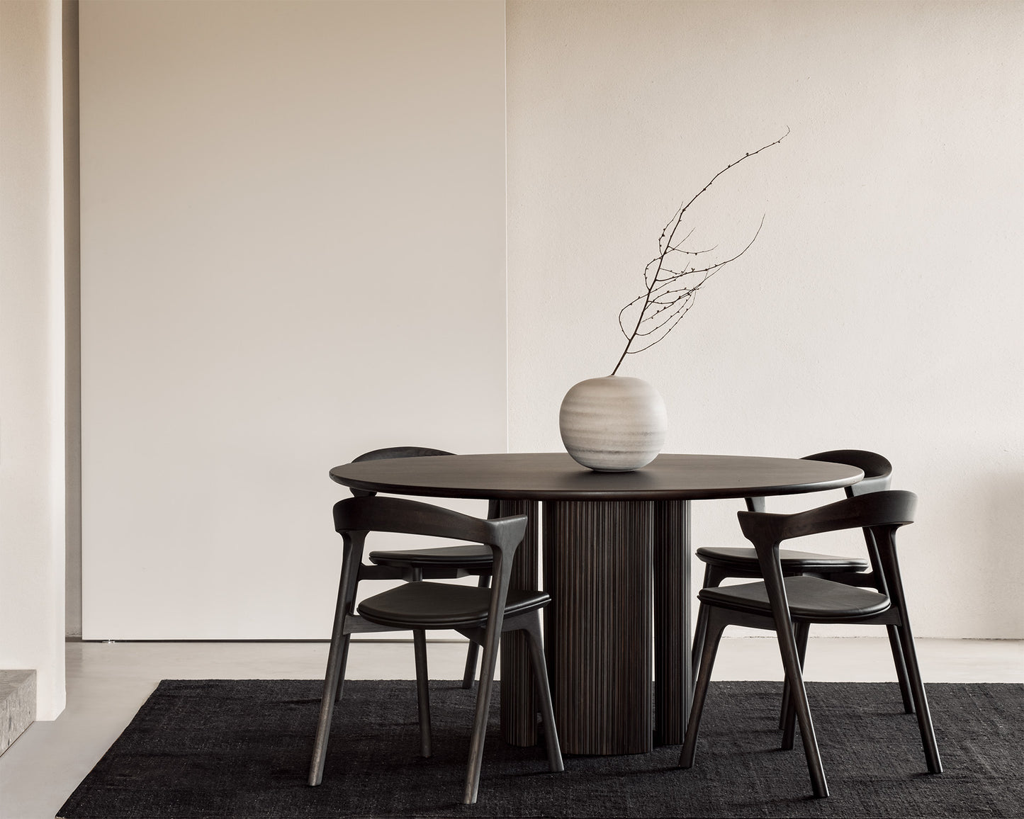 Roller Max dining table reversible curved leg installation
