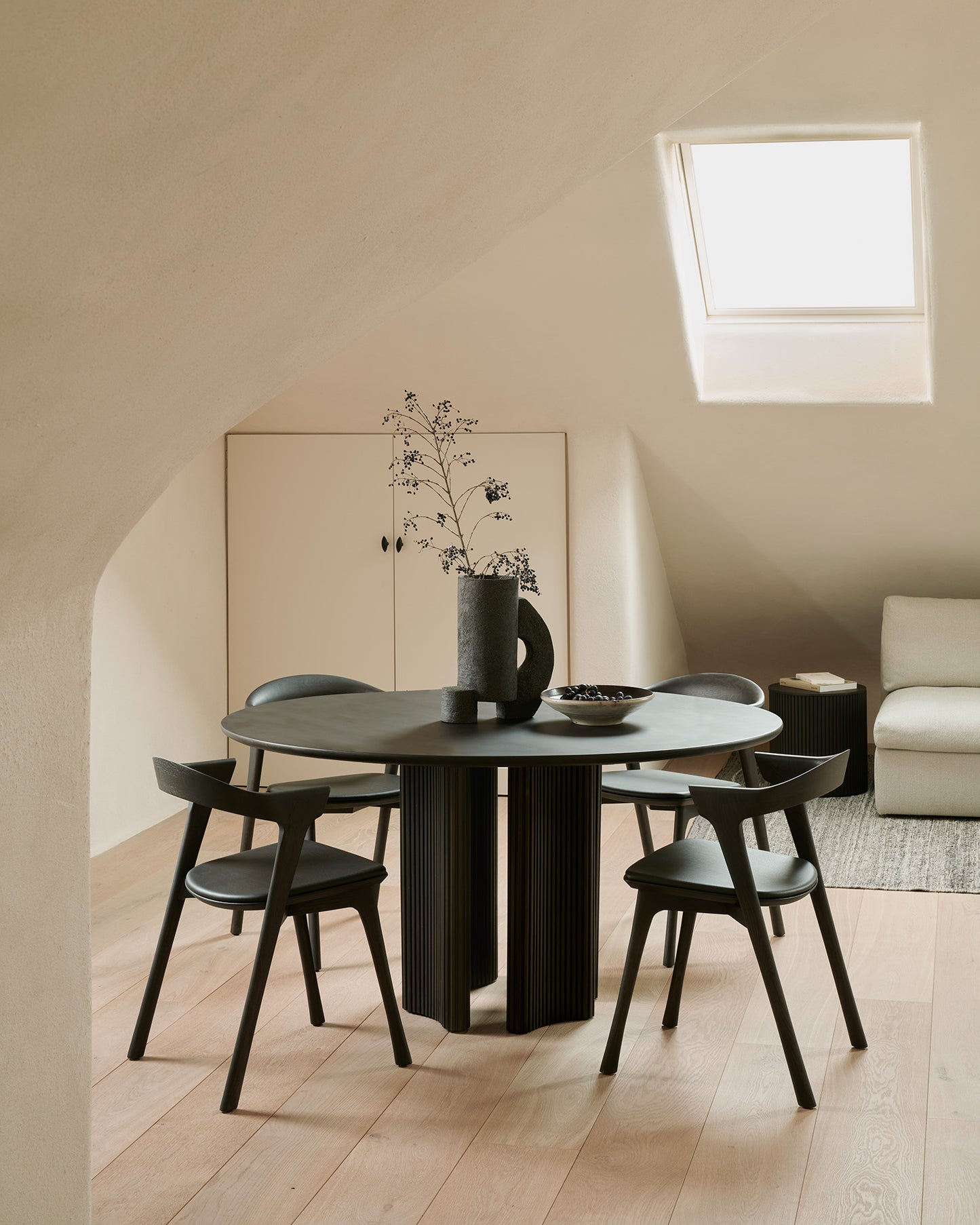 Oak Roller Max dining table natural hardwax oil finish
