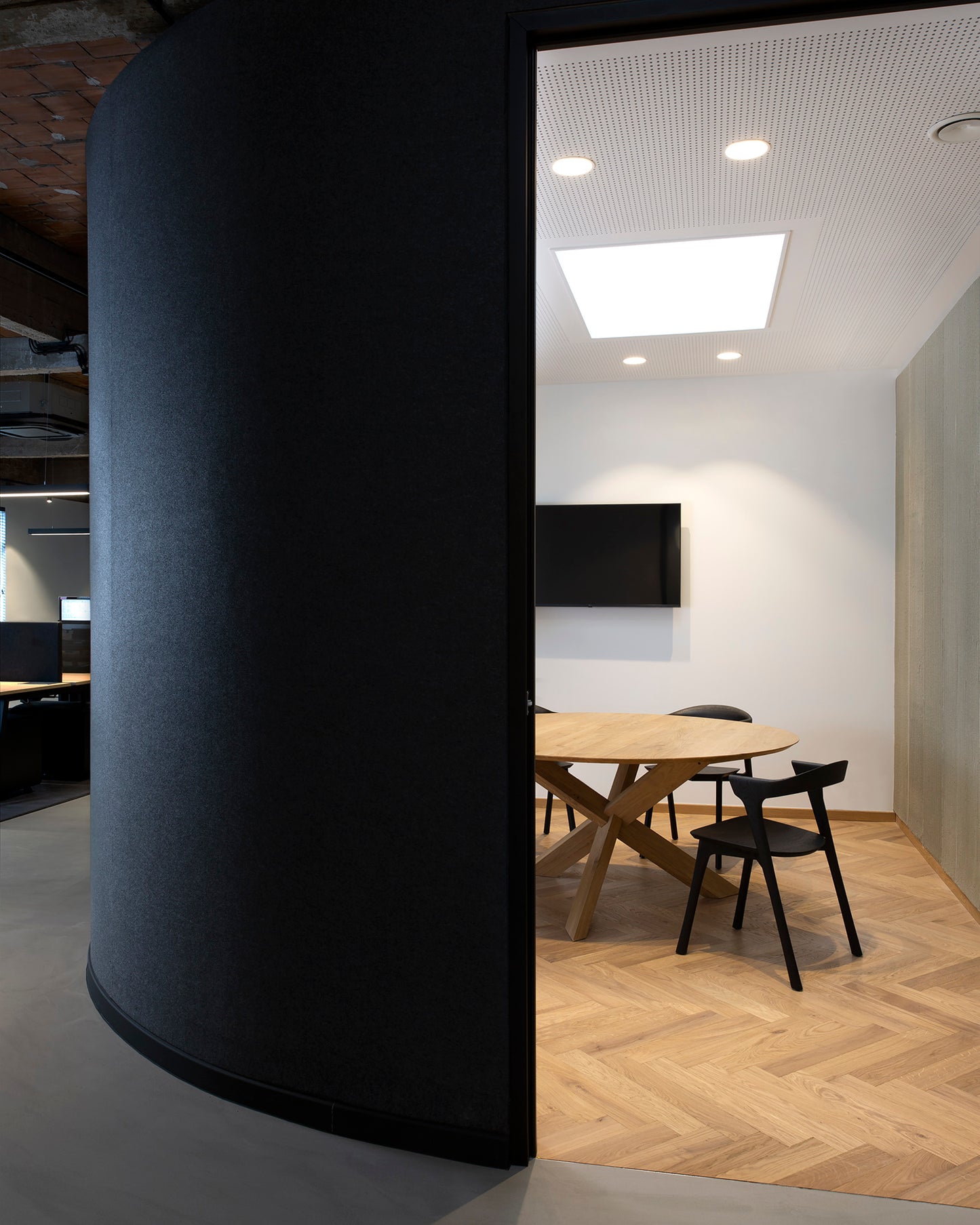 Bok-dining-chair-black-Oak-Circle-dining-table-Goode-Studio