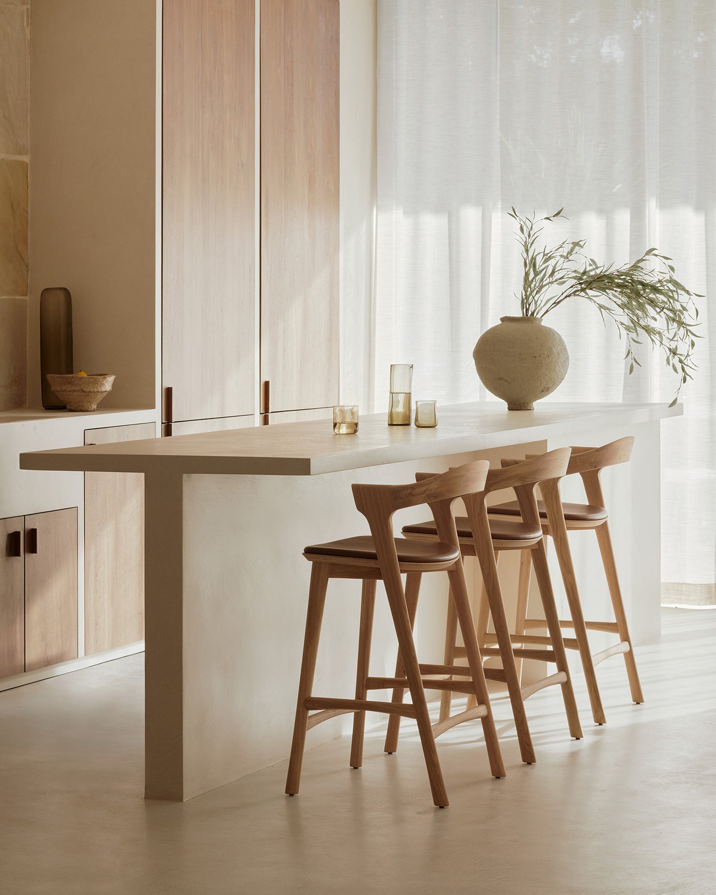 Bok-bar-stool-varnished-oak-cognac-leather-Goode-Studio