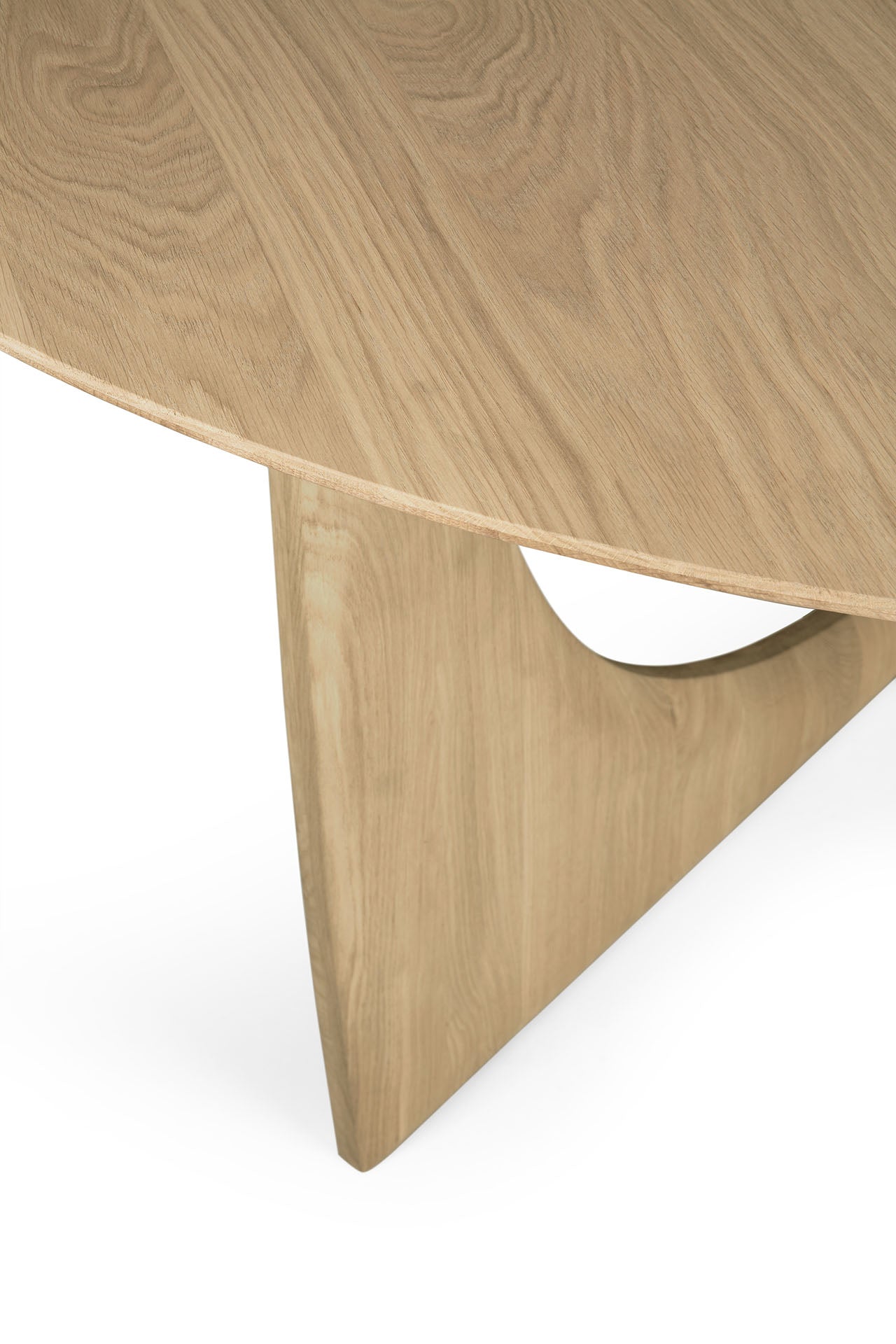 Natural oak Geometric round dining table for residential dining space
