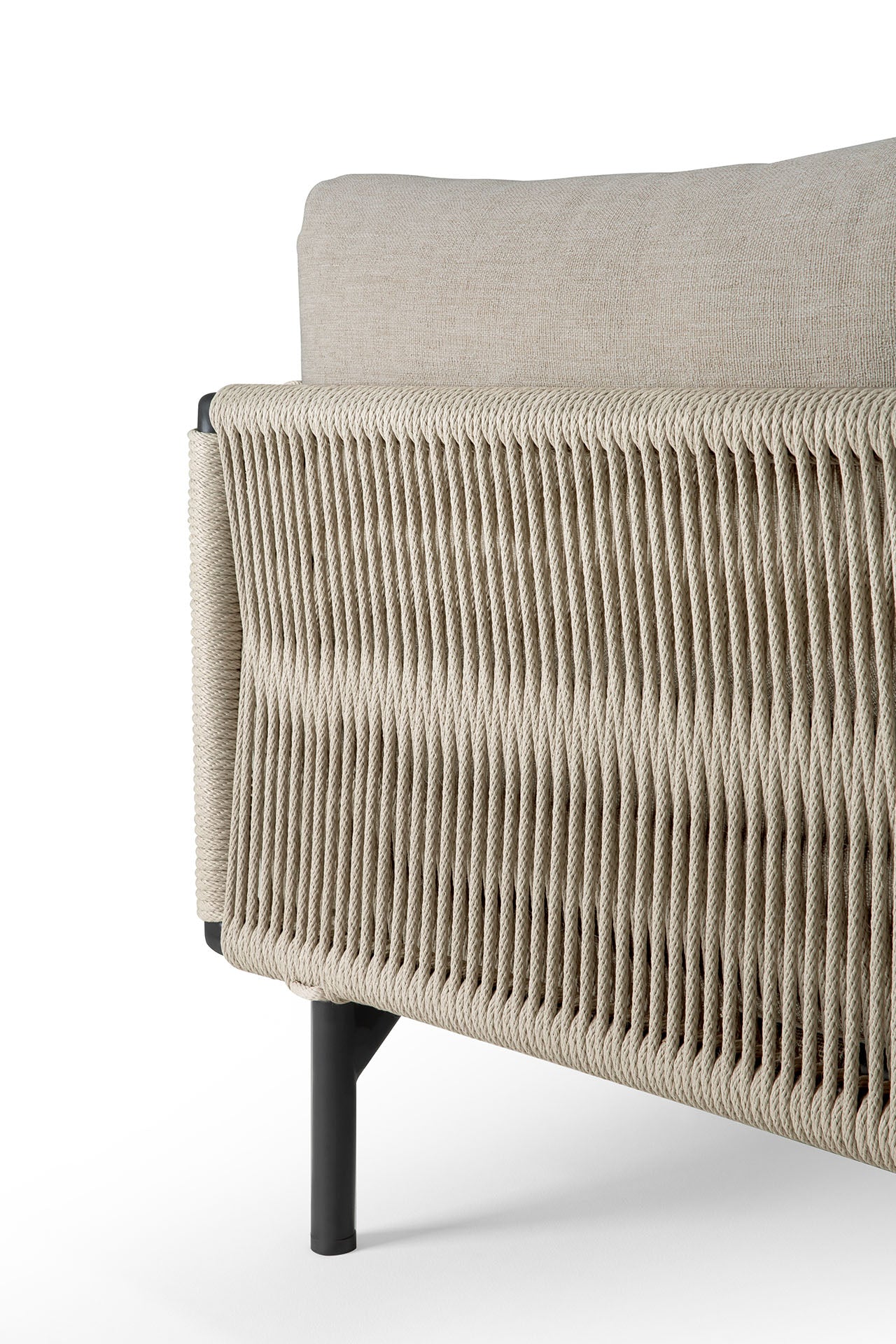 Corbey-outdoor-lounge-chair-aluminium-black-Oyster-fabric-Goode-Studio