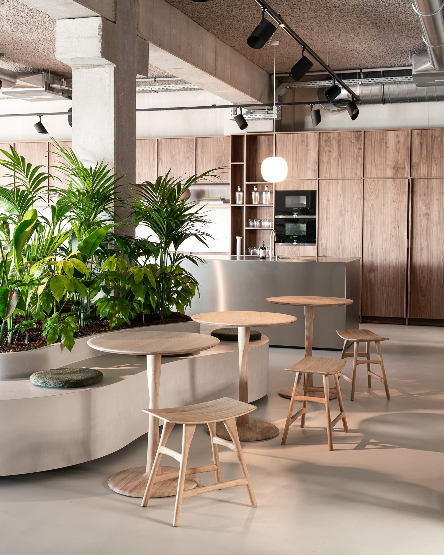 Kantin-Torsion-dining-table-Osso-stool-Goode-Studio