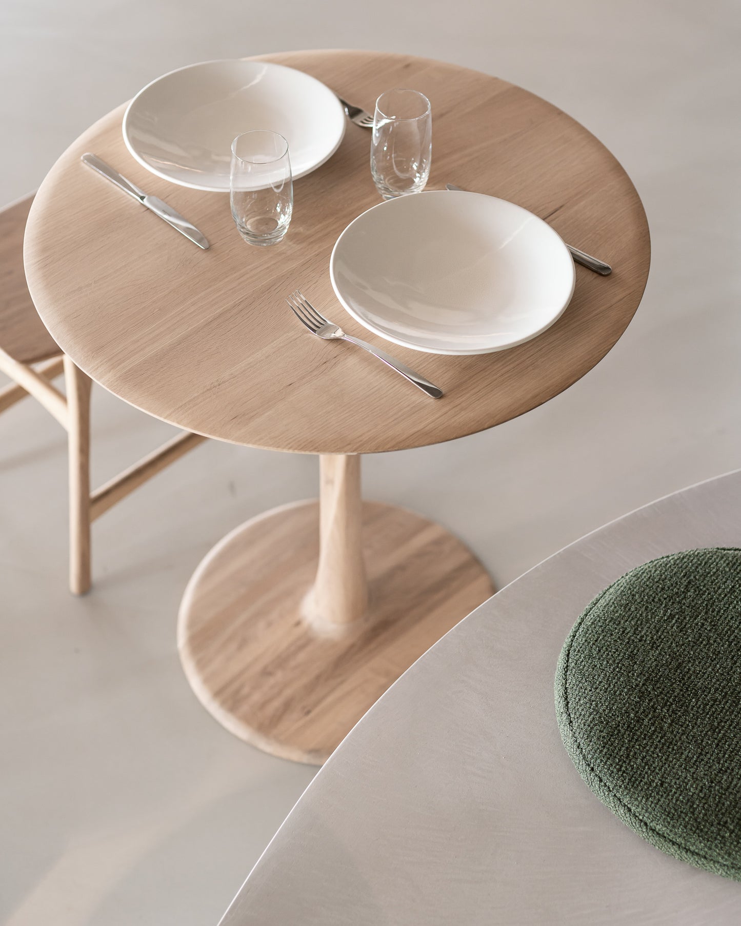 Torsion Dining Table Round, Oak - Goode Studio