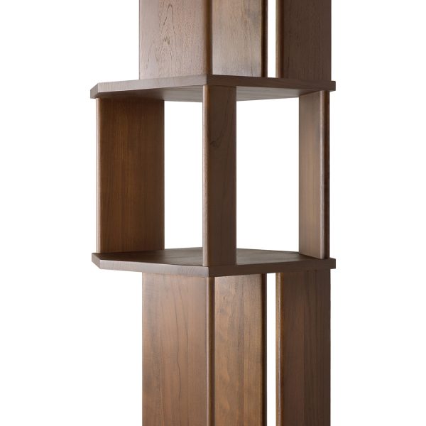 10131_Stairs_column_varnished_teak_brown_det03_cut_WEB