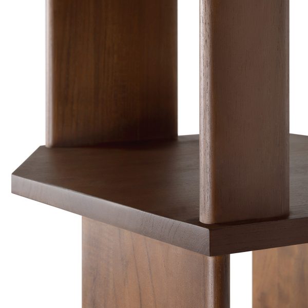 10131_Stairs_column_varnished_teak_brown_det05_cut_WEB