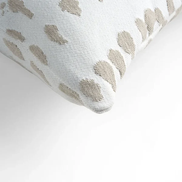 21101_white_dots_outdoor_cushion_det01_cut_web