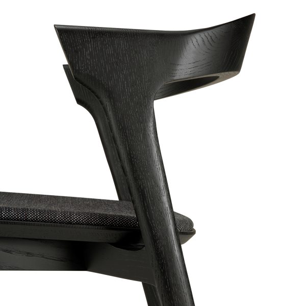 51485 Bok dining chair - varnished oak - black - Soft Black fabric_det01_cut_web