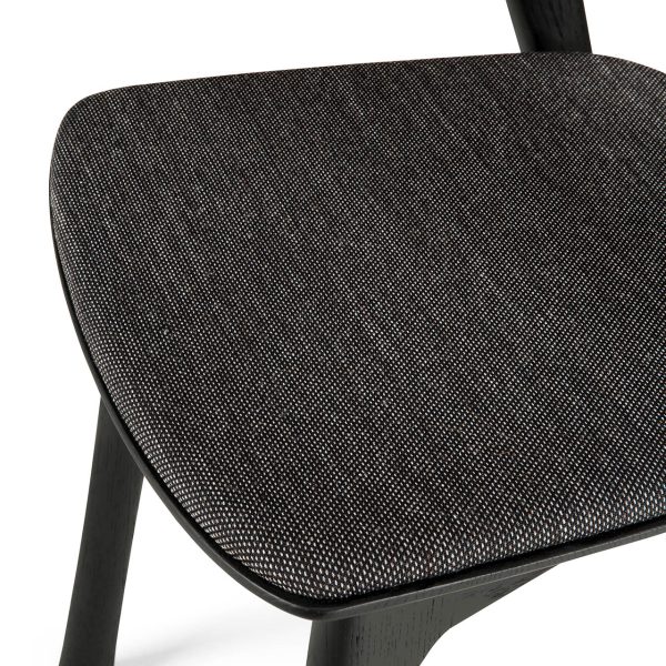 51485 Bok dining chair - varnished oak - black - Soft Black fabric_det02_cut_web