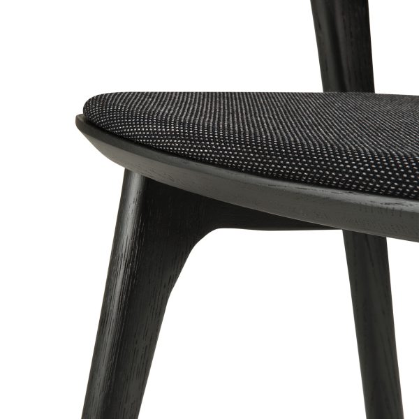 51485 Bok dining chair - varnished oak - black - Soft Black fabric_det04_cut_web