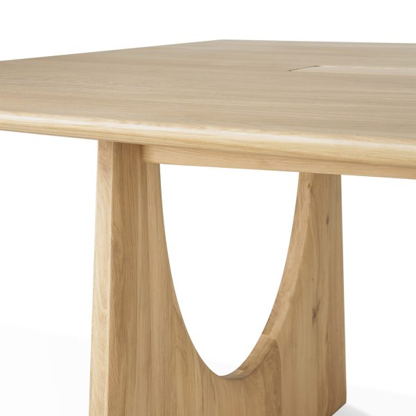 53061 Geometric meeting table - varnished oak - 313x140x76_det01_cut_WEB